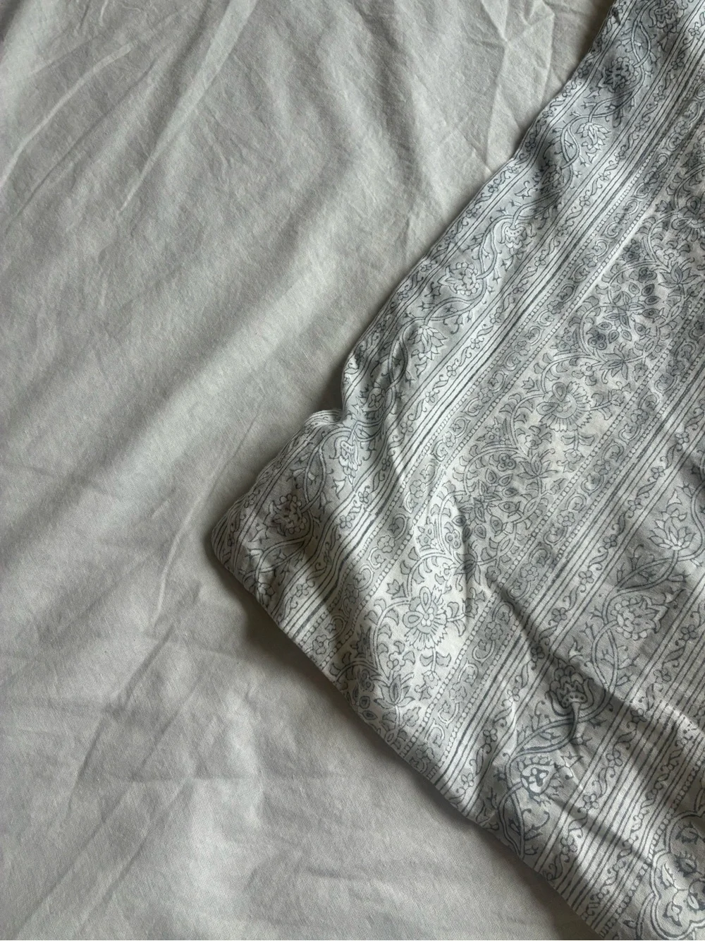 Pottery Barn Floral Stripe Queen Duvet Set in Gray and Cream